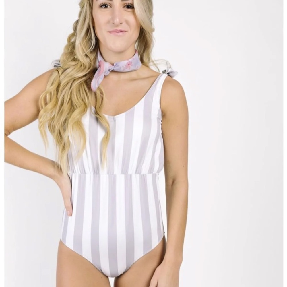 Kortni Jeane High wasted one piece. 🏊‍♀️